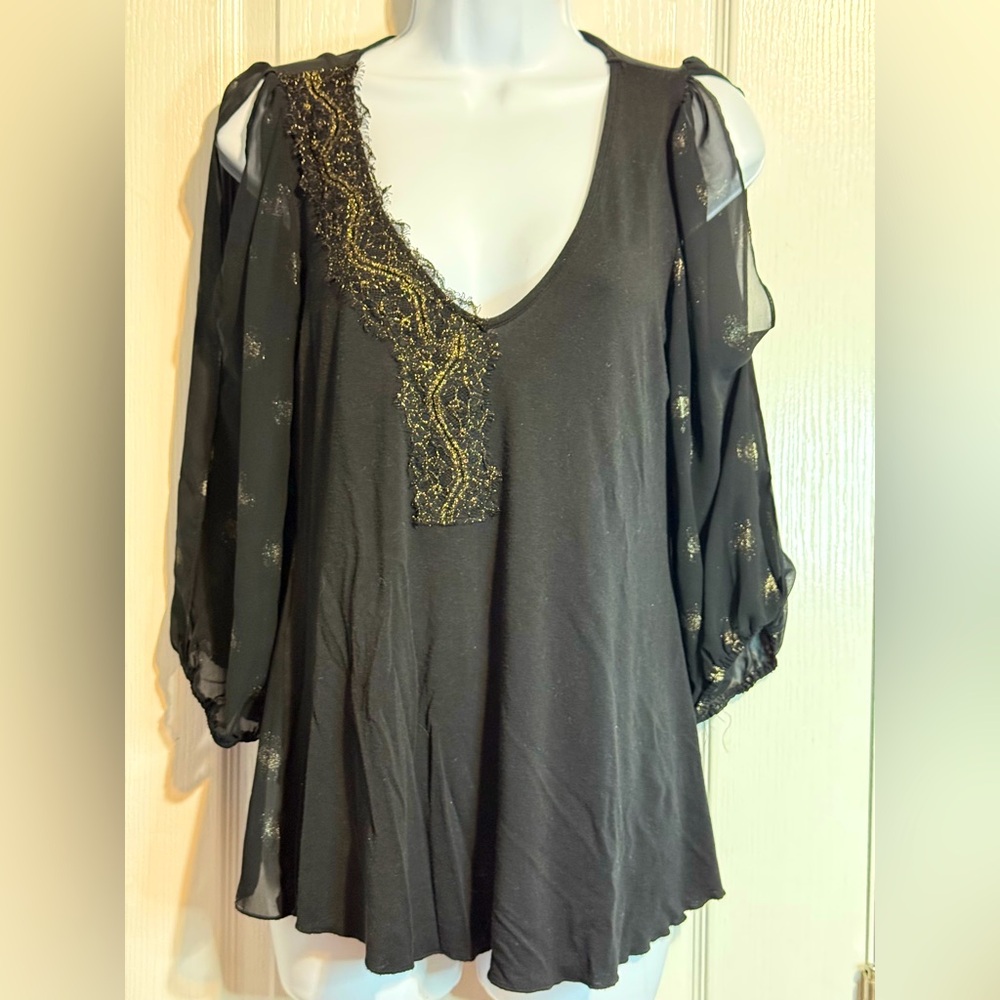 BKE‎ Cold Shoulder Sheer V-Neck Blouse - Size Small ✨